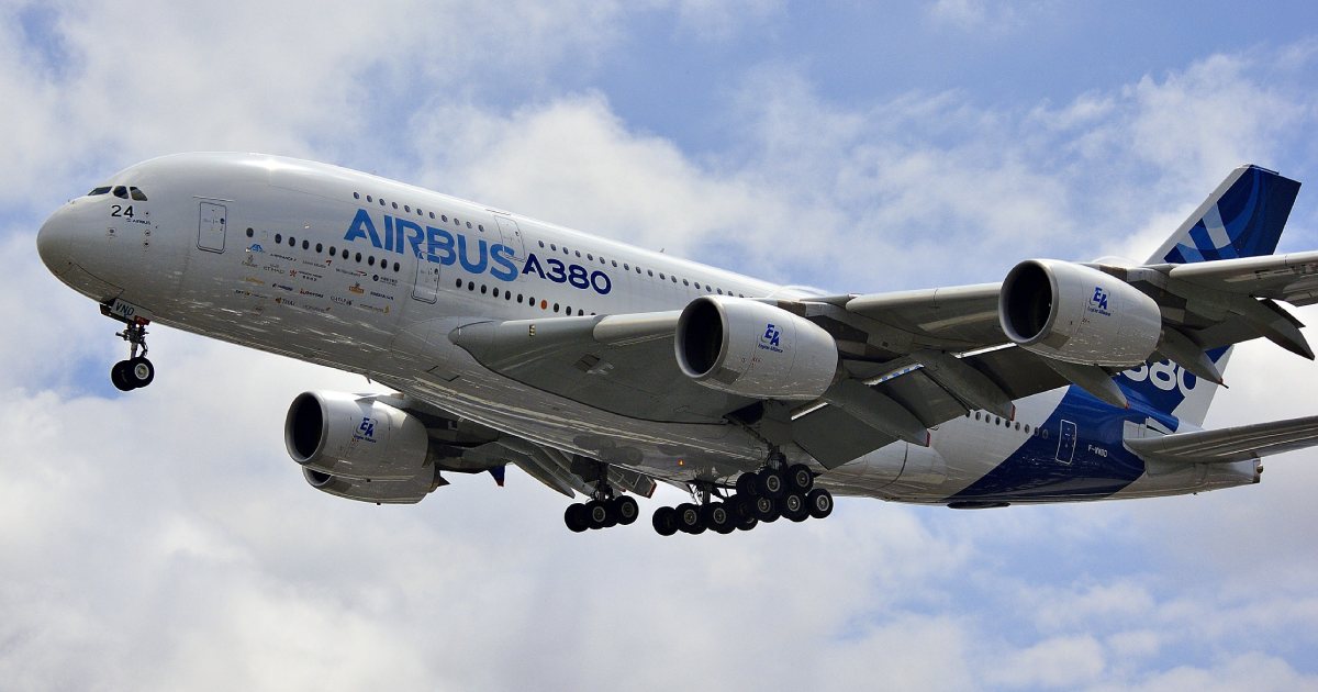 the-biggest-airplane-in-the-world-passengers-Airbus-A380